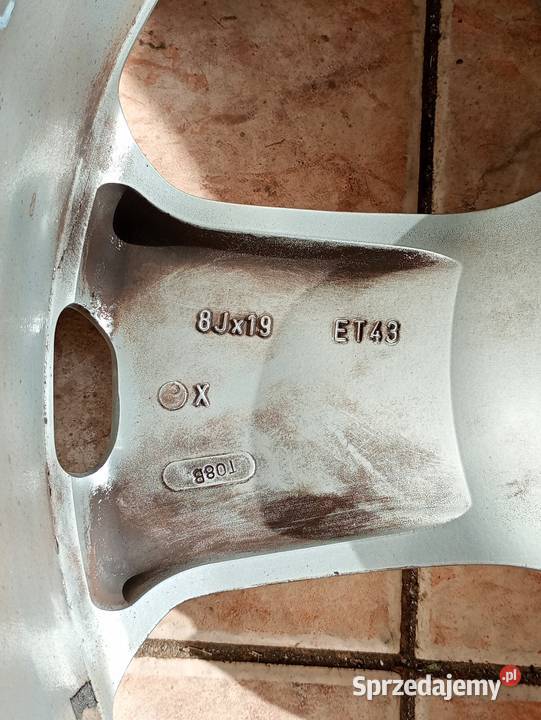Używane oryginalne 19calowe felgi aluminiowe Mokry Dwór