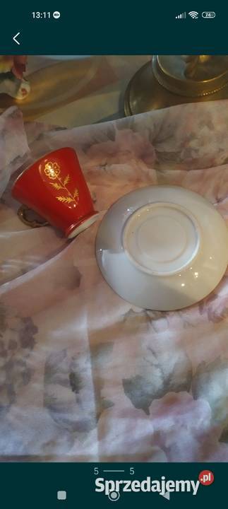 Wiekowa ręcznie zdobiona filiżanka porcelana