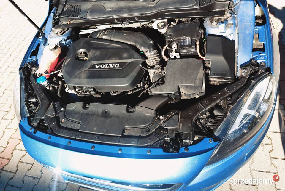 Volvo V40 II T2 wersja Momentum niski przebieg Lubań