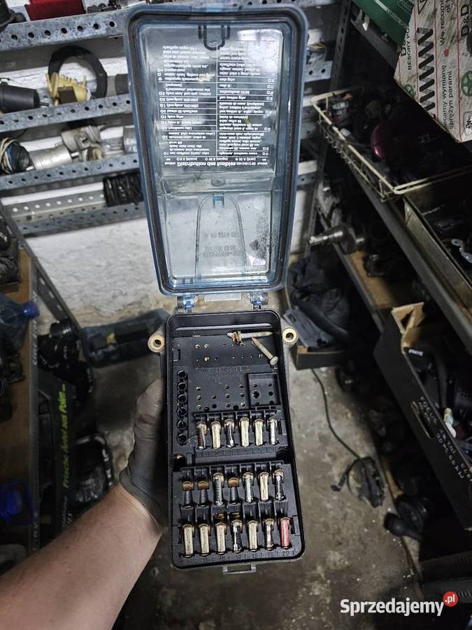 Skrzynka bezpieczników mercedes w201 Łagów