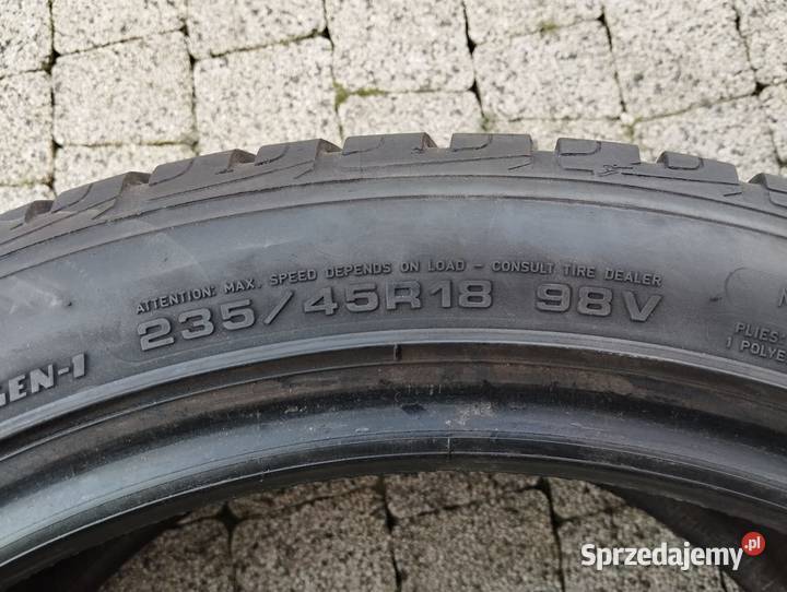 Opony Goodyear Ultra grip 23545R18 98V zima kpl Kamieniec sprzedam