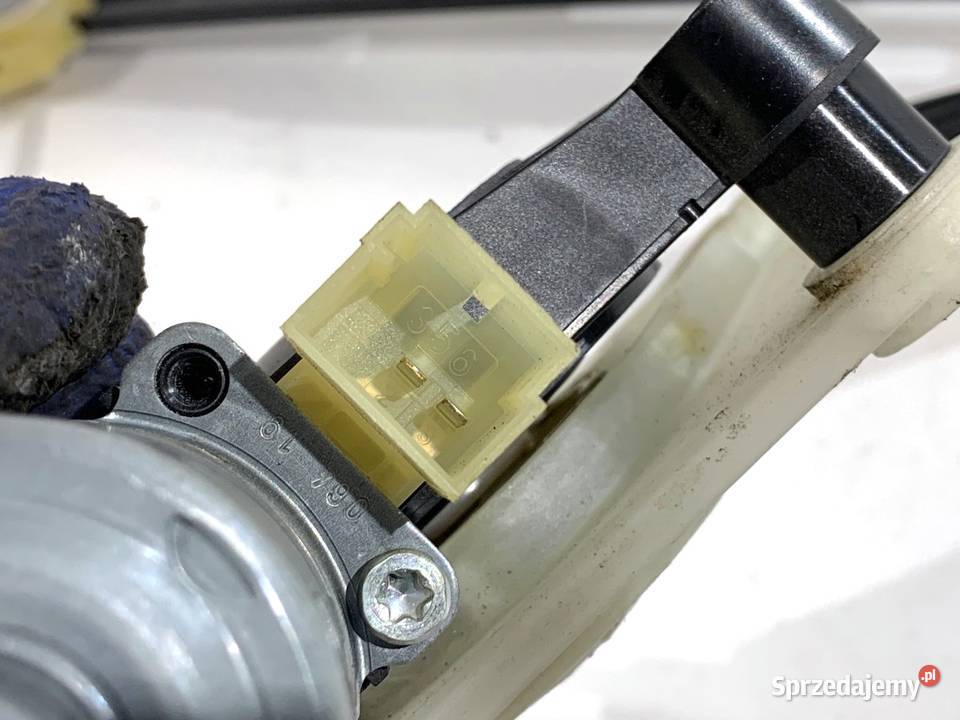 PODNOŚNIK SZYBY PRAWY PRZÓD VW TROC 5Q0959801A