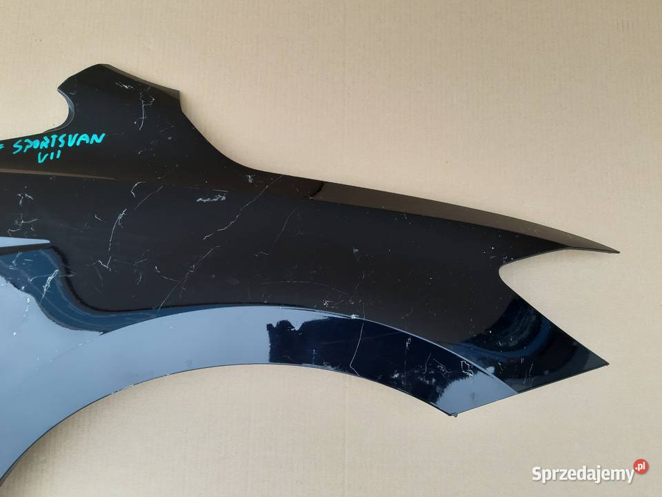 VW GOLF VII SPORTSVAN BŁOTNIK PRAWY PRZÓD Bieleń