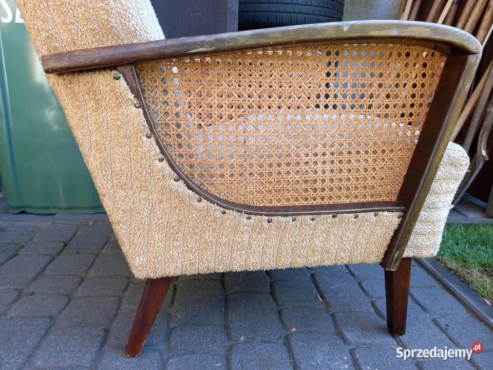Stary fotel na sprężynach z rattanem vintage prl Rawicz