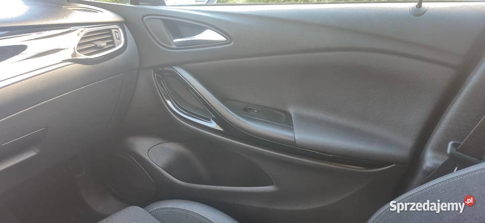 Opel Astra 160Intelluxkamerasam parkuje