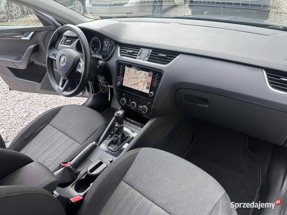 Skoda Octavia 4x4 Modelowy 2018 Bezwypadkowa wielofunkcyjna kierownica Ładna