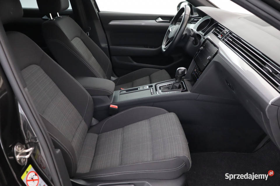 VW Passat 15 TSI asystent pasa ruchu Zabrze