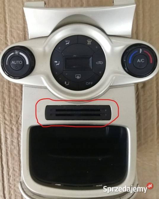 Schowek na kartę monety Ford Fiesta mk7 Rumia