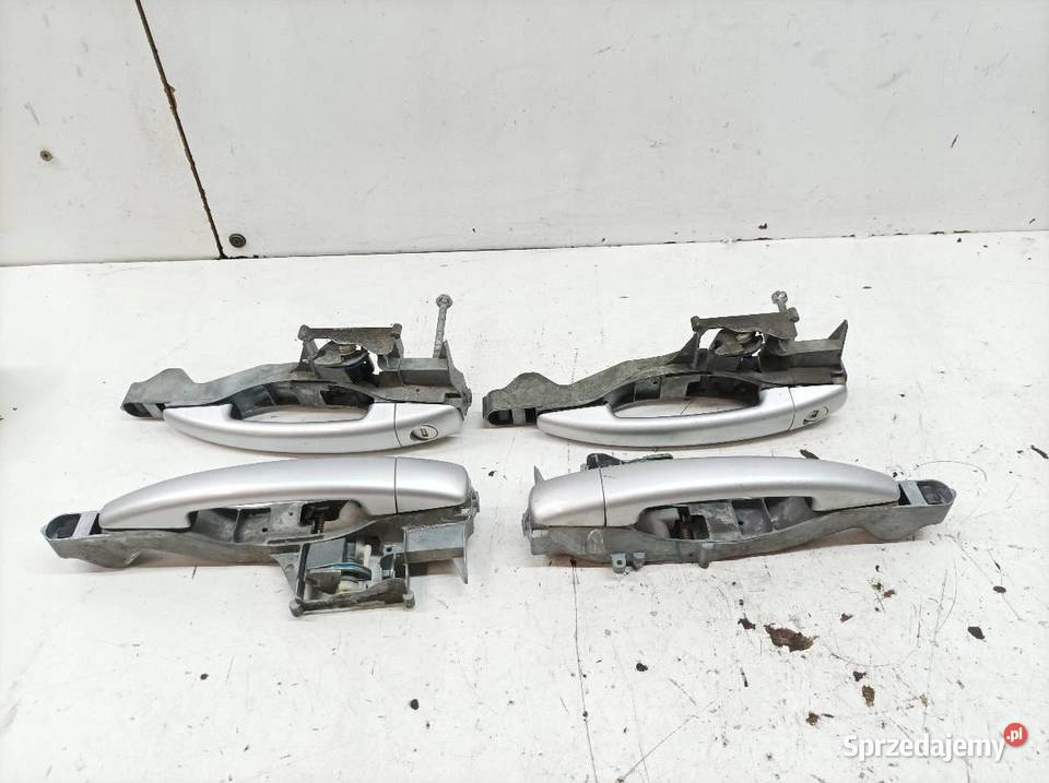 KLAMKA ZEWNĘTRZNA LEWA PRAWA KOMPLET EZRC Rok produkcji 2010