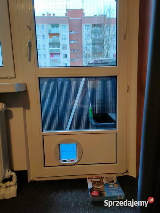 Drzwiczki kota psa montaż w drzwiach oknie