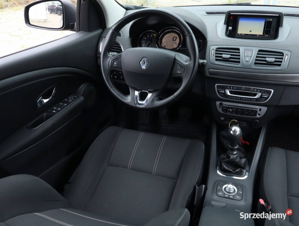 Renault Megane 12 TCe asystent pasa ruchu