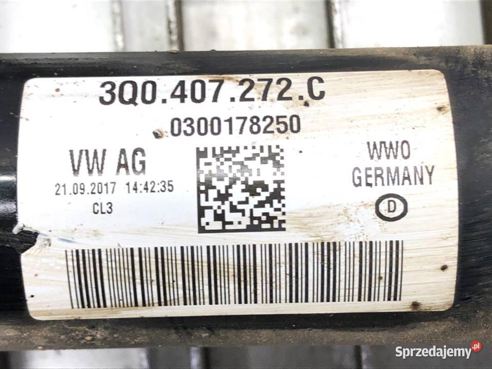 PÓŁOŚ PRAWY PRZÓD VW TOURAN 3Q0407272C 18 180