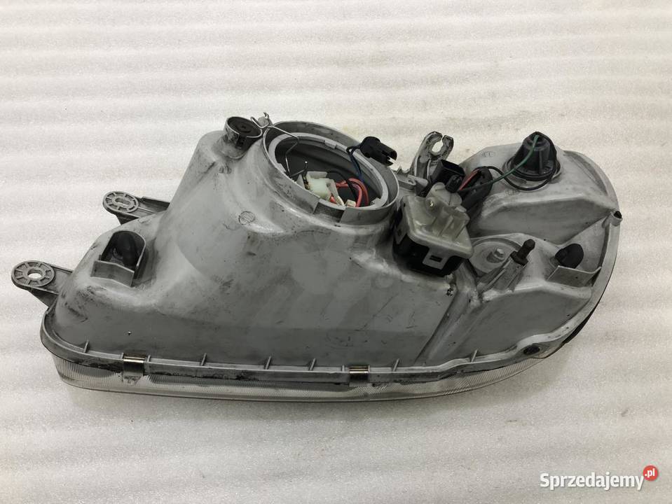 LAMPA PRAWY PRZÓD KIA CARNIVAL EU osobowe