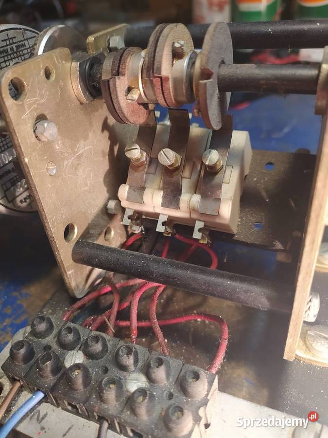 mechanizm załączający 1 fazę 10A w 3 włącznikach Pozostałe
