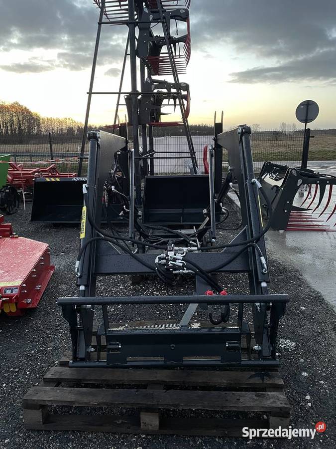 Ładowacz czołowy firmy Agrosped model V700 podkarpackie Kamienica Dolna