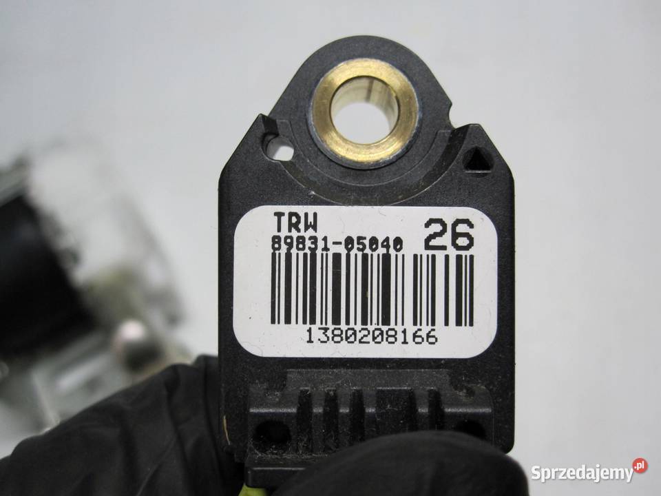 TOYOTA AVENSIS T27 III 10r pas bezpieczeństwa