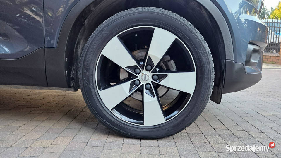 Volvo XC 40 T3 163 Momentum Pro dodatki Salon I ESP