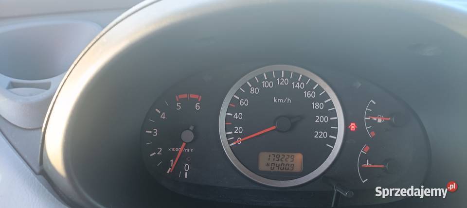 Nissan Almera Tino Rok produkcji 2004 Dąbrówka