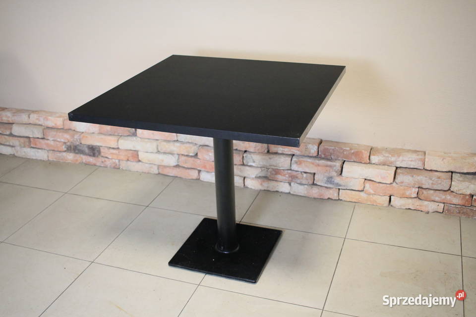 Stół na metalowej podstawie mamy kilka sztuk Góra