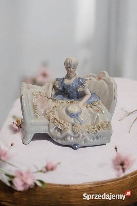porcelanowa figurka dama z epoki wiktoriańskiej sprzedam