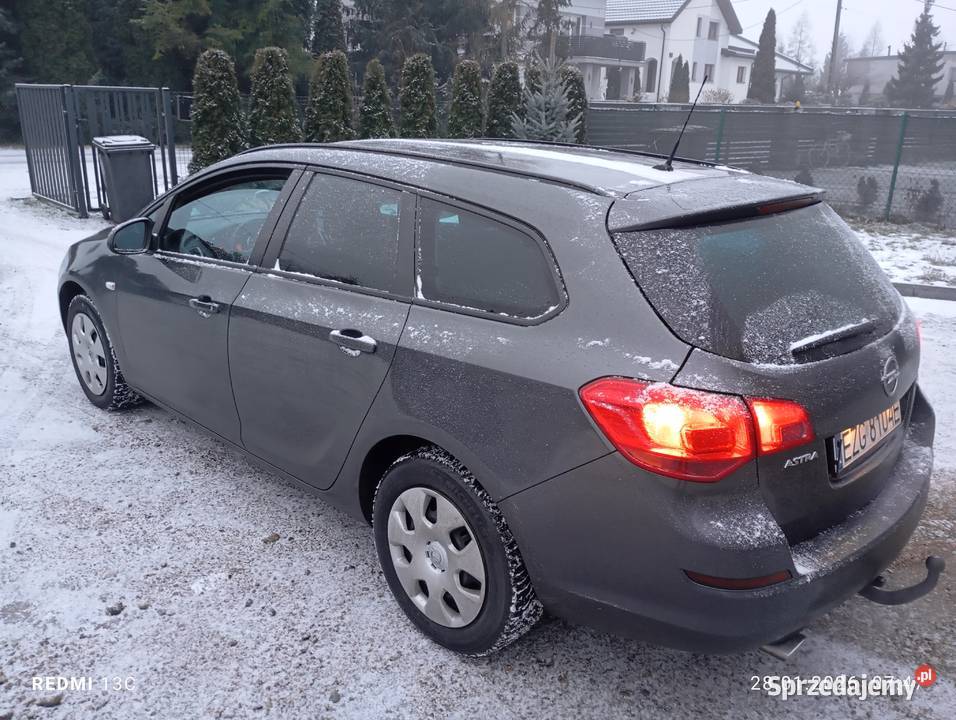 Opel Astra 2011 14 benzyna 16V Hak sprzedam