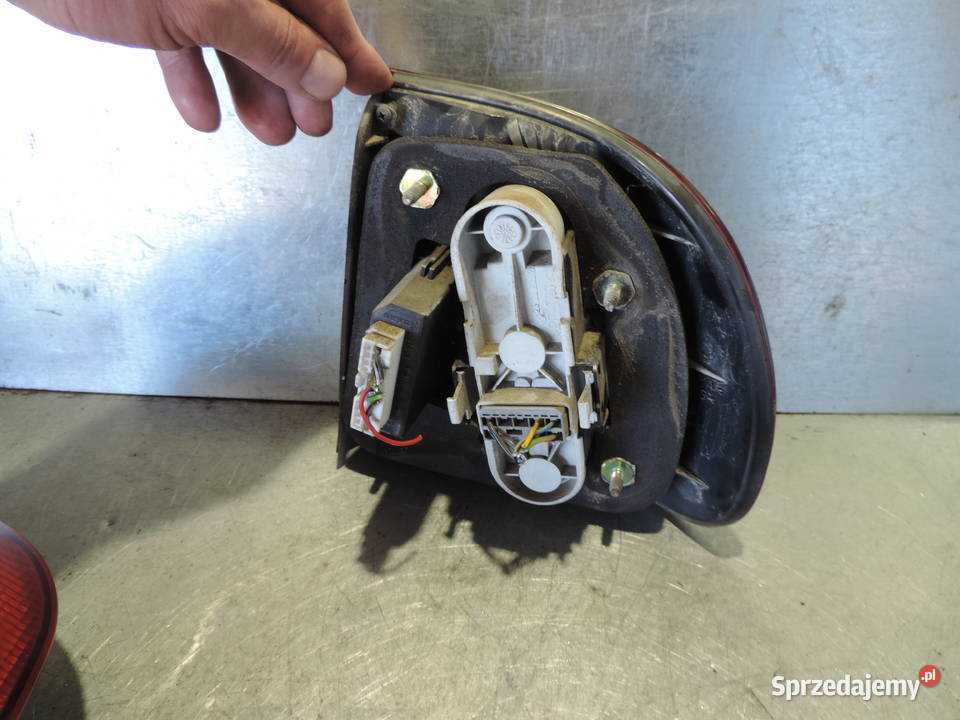 VOLVO V40 I LAMPA LEWY TYŁ osobowe Nowy Sącz