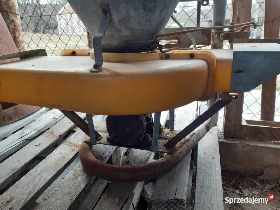 Przystawka sadownicza do rozsiewacza nawozów nieuszkodzony Maszyny rolnicze