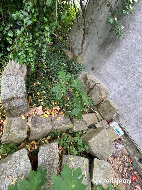 Granitowe kamienie ciosane