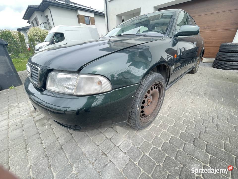 audi a4 b5 benzyna 16 samochód na części Łomianki Dolne