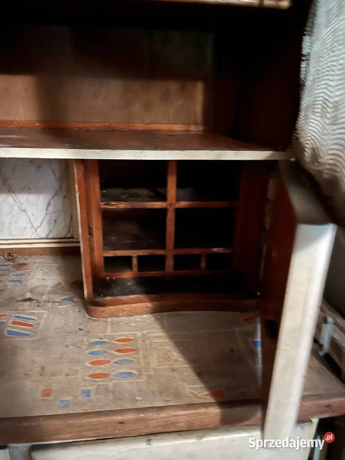 Kredens do renowacji Żary