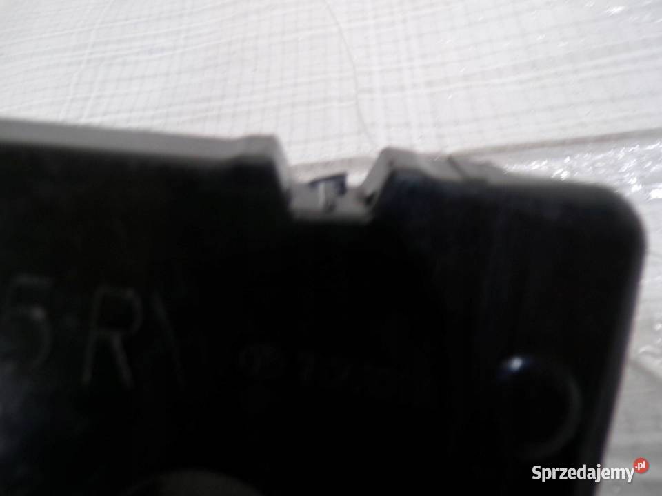 ŚLIZG ZDERZAKA PRAWY PRZÓD TOYOTA COROLLA E18