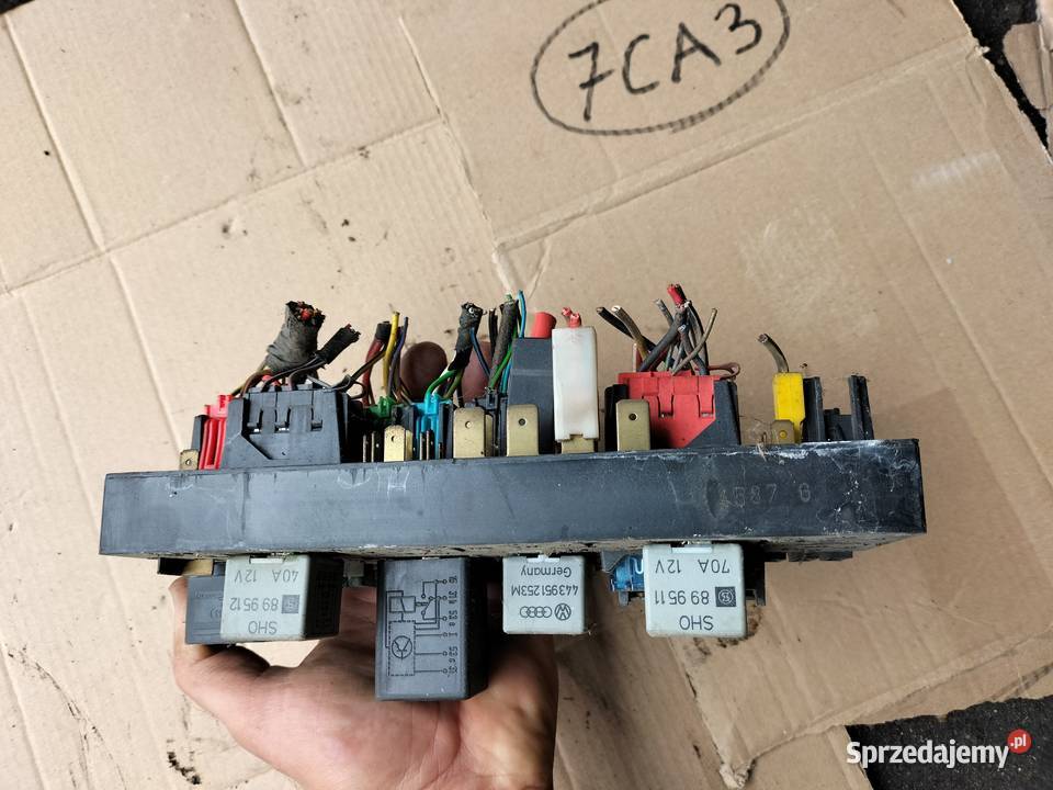 AUDI 80B3 B3 18 443941822A SKRZYNKA Kamień-Kolonia