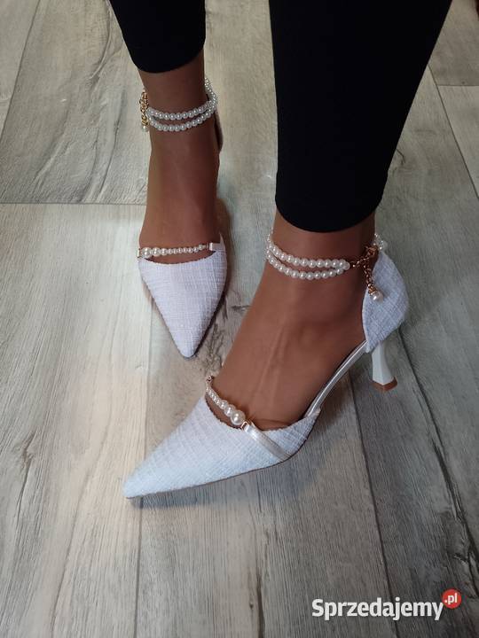 49 Białe bogato zdobione perłami czółenka Kraków