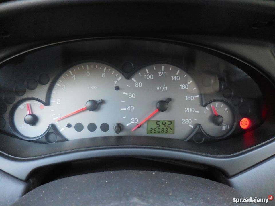 Ford Focus KOMBI 100 benz 16 BEZWYPADKOWY zero Kraków