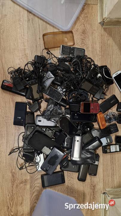 Zestaw telefonów komórkowych z akumulatorami i Poznań