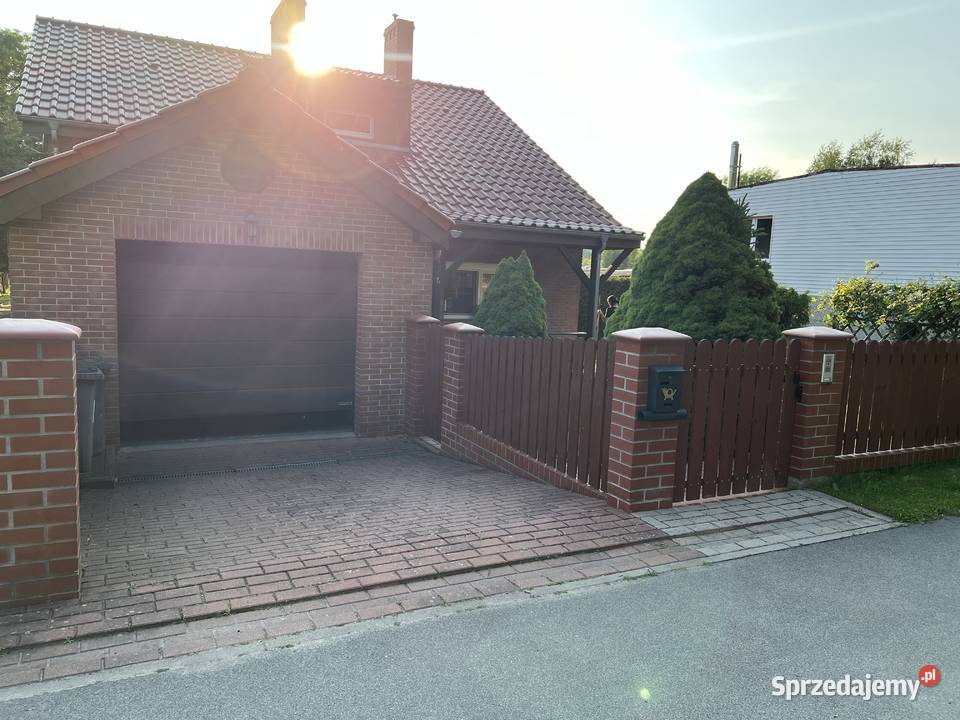 Przestronny dom z dużą działką stawem w