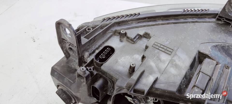 REFLEKTOR PRAWY AUDI A6 C6 4F0941004BC SKRĘTNY Lampy przednie Przystajń