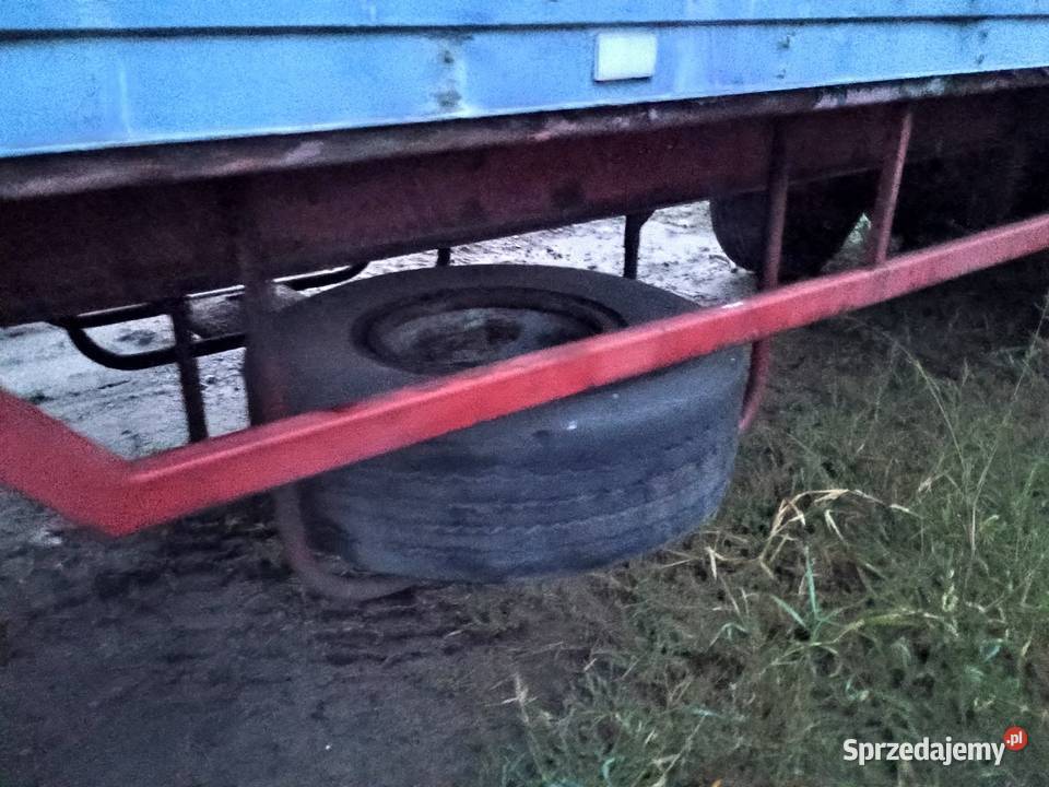 Naczepa izoterma z regałami Czersk