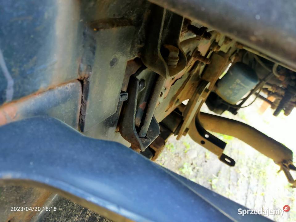 Mercedes 814 Holownik Pomoc Drogowa Laweta z żółty