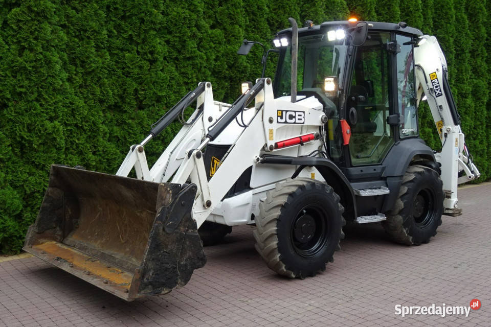 na równych kołach JCB 2CX 3CX Koparkoładowarka Góra Kalwaria