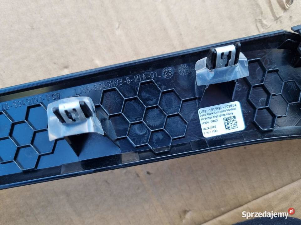 LISTWA OZDOBNA KONSOLI FORD KUGA MK3 osobowe