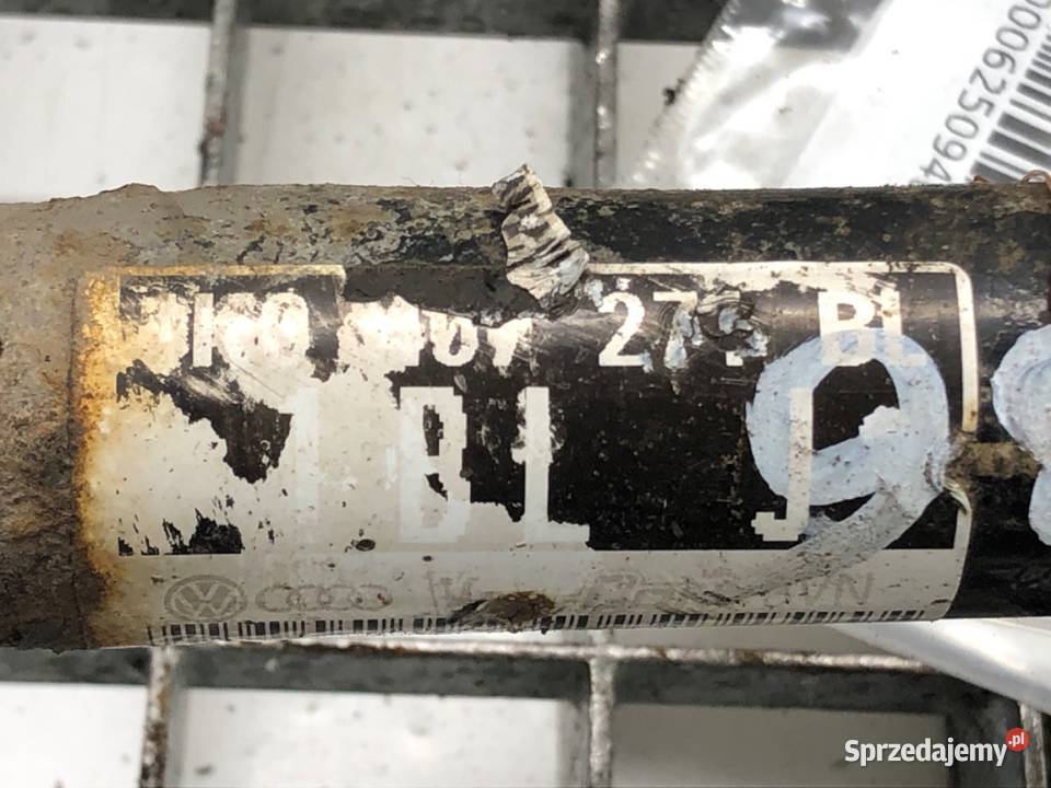 PÓŁOŚ LEWY PRZÓD VW JETTA III 19 105 0413