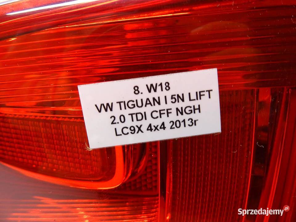 LAMPA PRAWA PRAWY TYŁ TYLNA W KLAPE 5N0945310 VW Lampy tylne Oświetlenie małopolskie