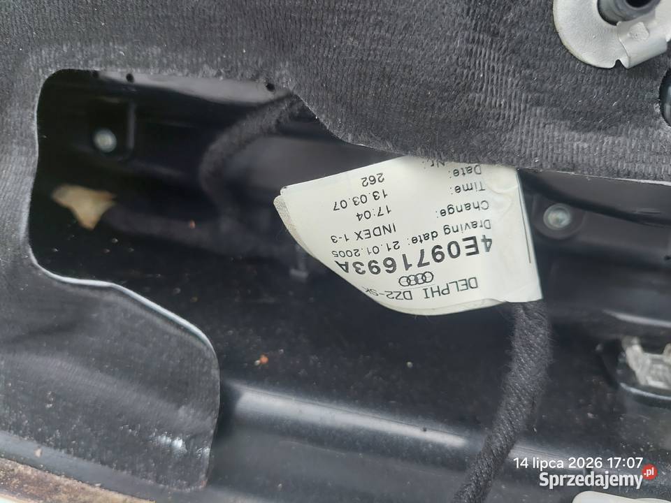 AUDI A8 D3 42 TDI 0510 TAPICERKA DRZWI PRAWA TYL osobowe Tapicerki samochodowe Włoszczowa