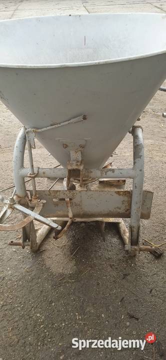 Rozsiewacz nawozu lej 2 sztuki nieuszkodzony Gostynin