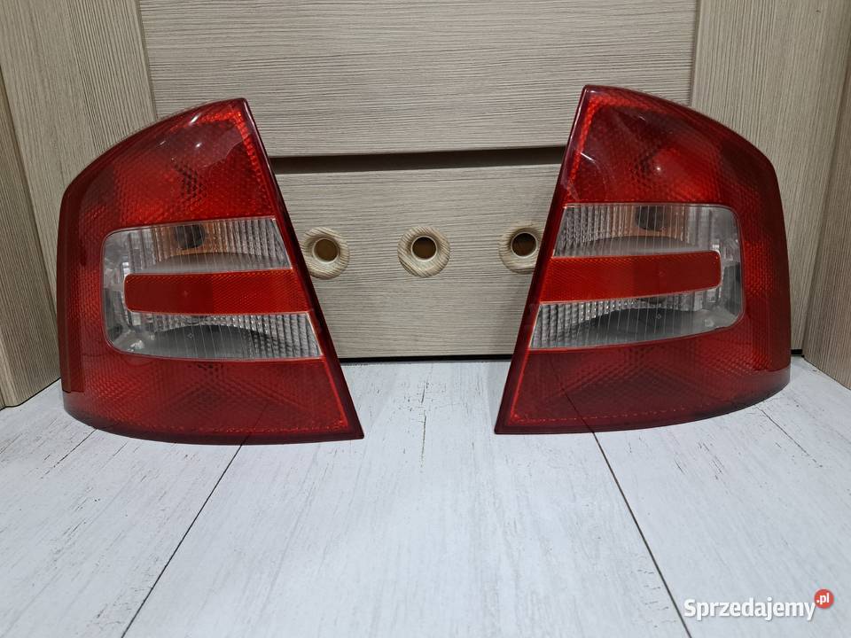 Lampy tylnie skoda octavia 2 osobowe Gdańsk