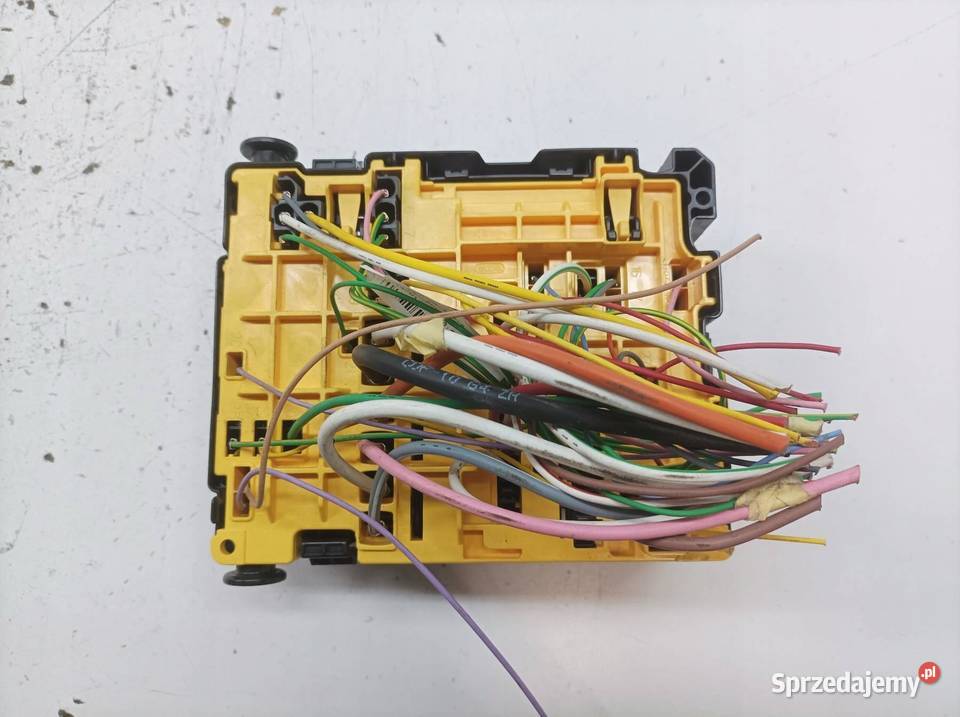 SKRZYNKA BEZPIECZNIKÓW 9804848580 16 119 Peugeot