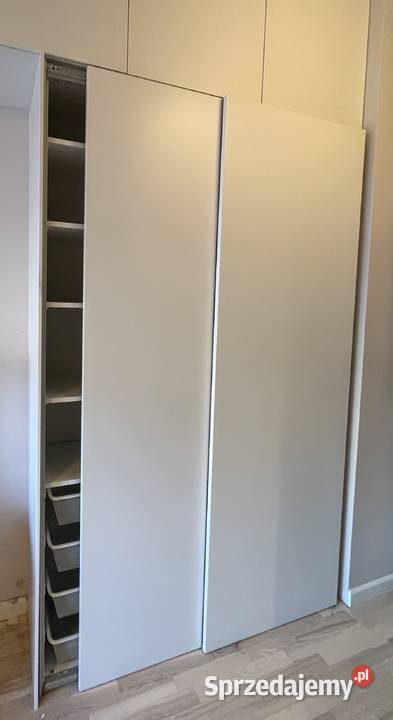 Szafa Ikea biała z wyposażeniem