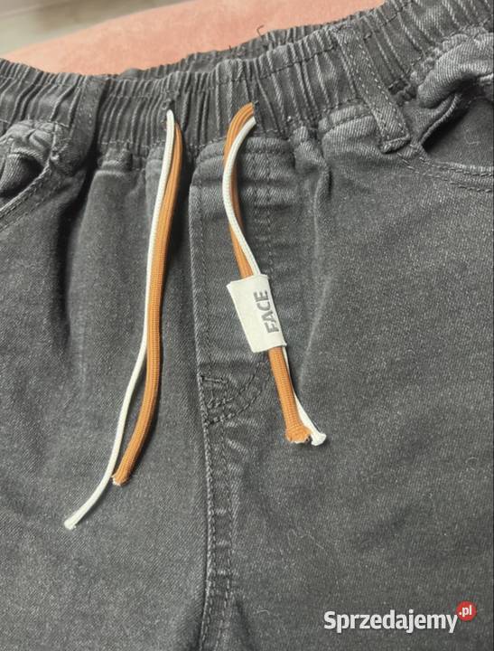 Czarne jeansowe spodnie chłopięce chłopiec Spodnie Przemęt sprzedam