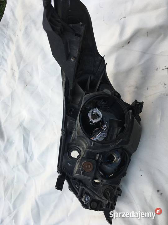 Toyota Avensis t27 lampa przednia prawa Lampy przednie Oświetlenie dolnośląskie